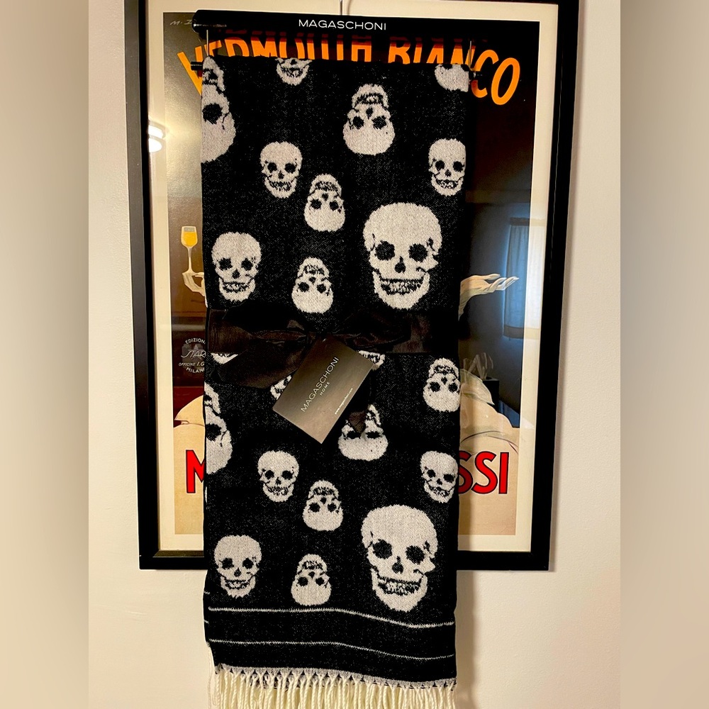 Magaschoni skull throw